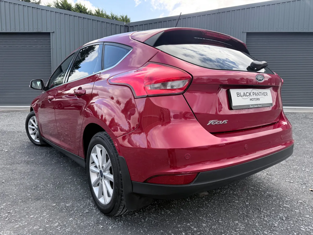 Ford Focus Hatchback, Diesel, 2017, Red