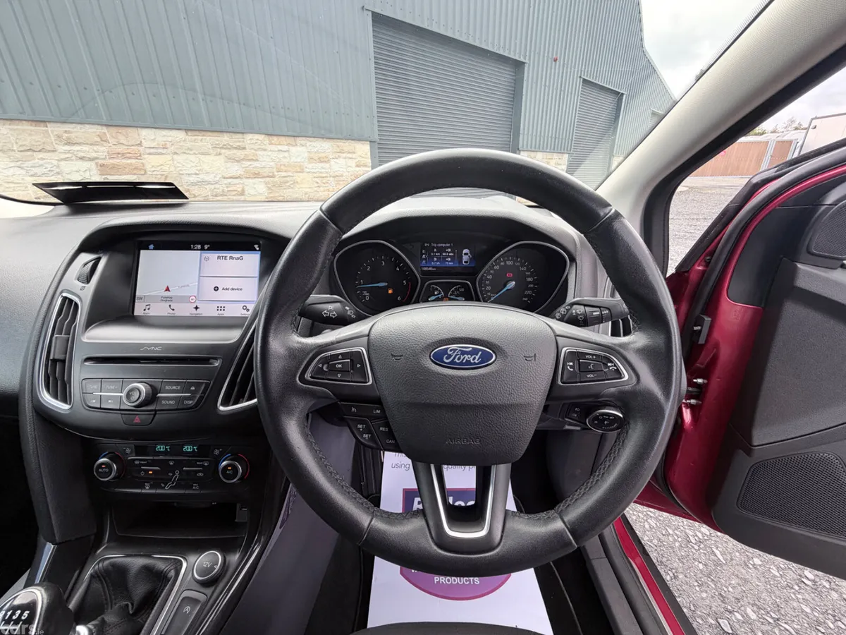 Ford Focus Hatchback, Diesel, 2017, Red