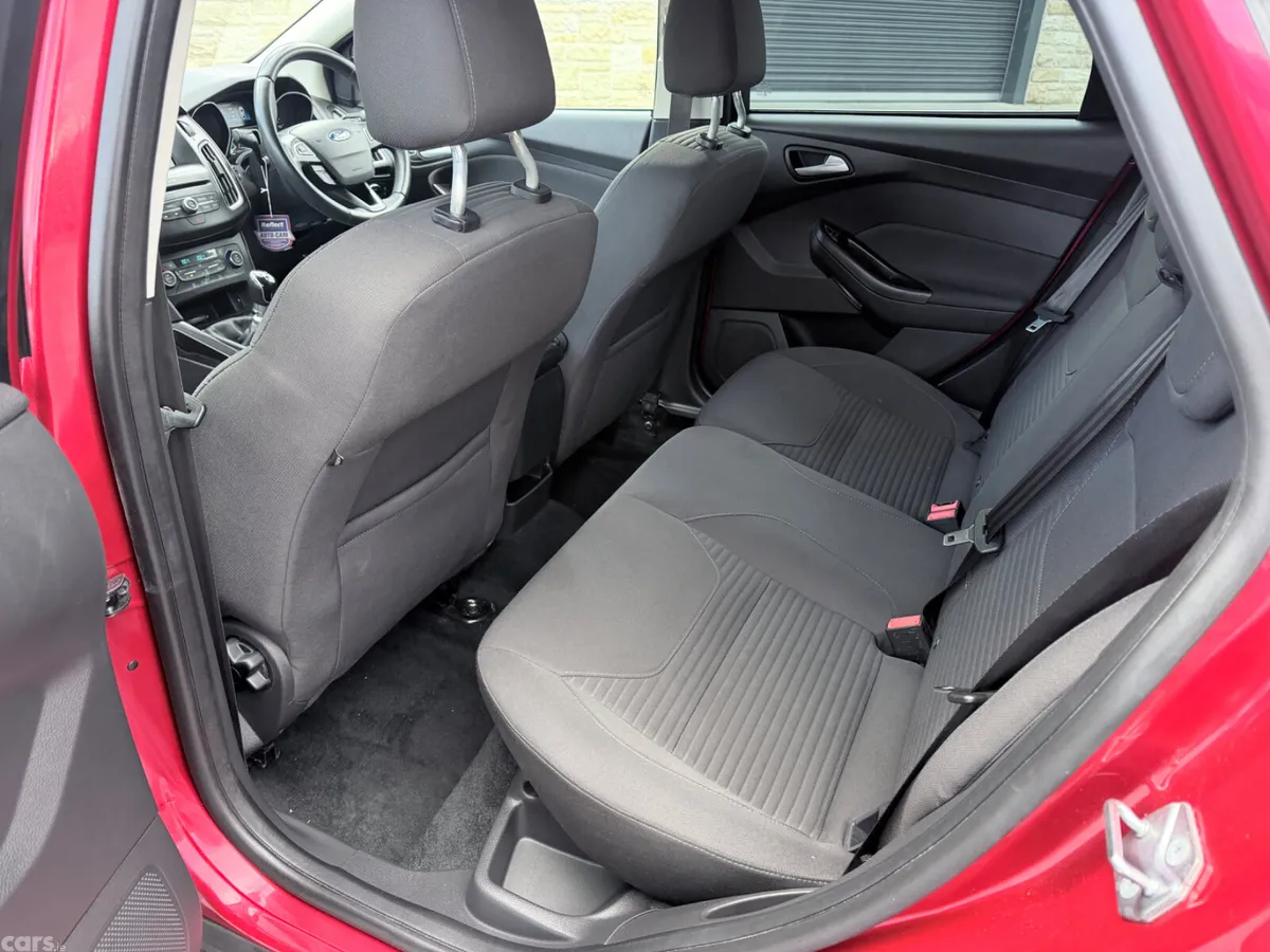 Ford Focus Hatchback, Diesel, 2017, Red