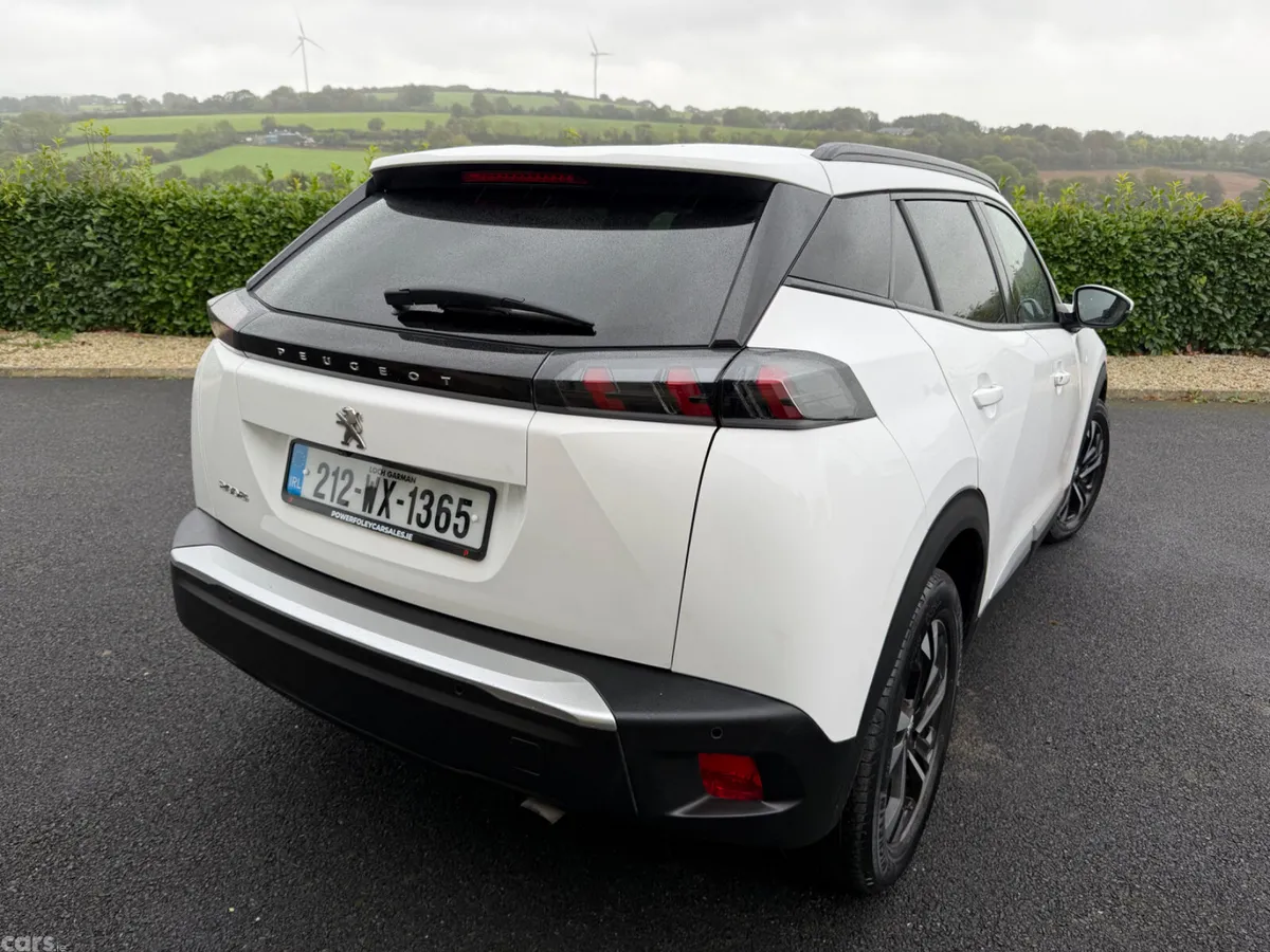 Peugeot 2008 MPV, Petrol, 2021, White
