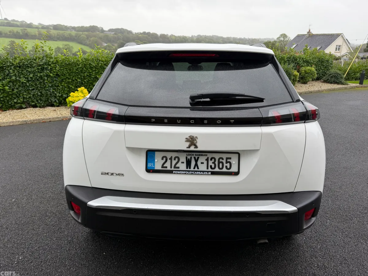 Peugeot 2008 MPV, Petrol, 2021, White