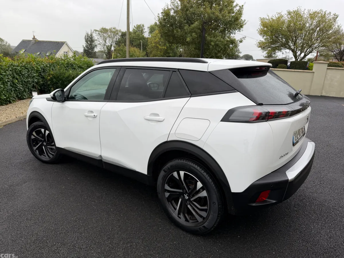 Peugeot 2008 MPV, Petrol, 2021, White