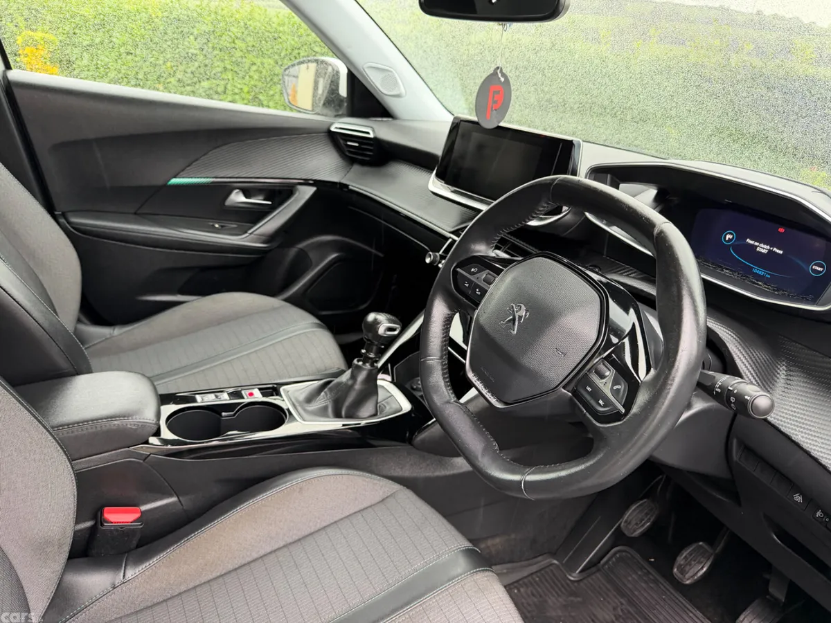 Peugeot 2008 MPV, Petrol, 2021, White
