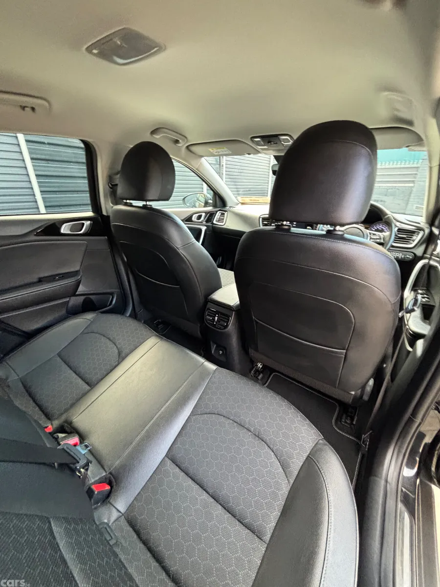 Kia XCeed Hatchback, Petrol Plug-in Hybrid, 2023, Black