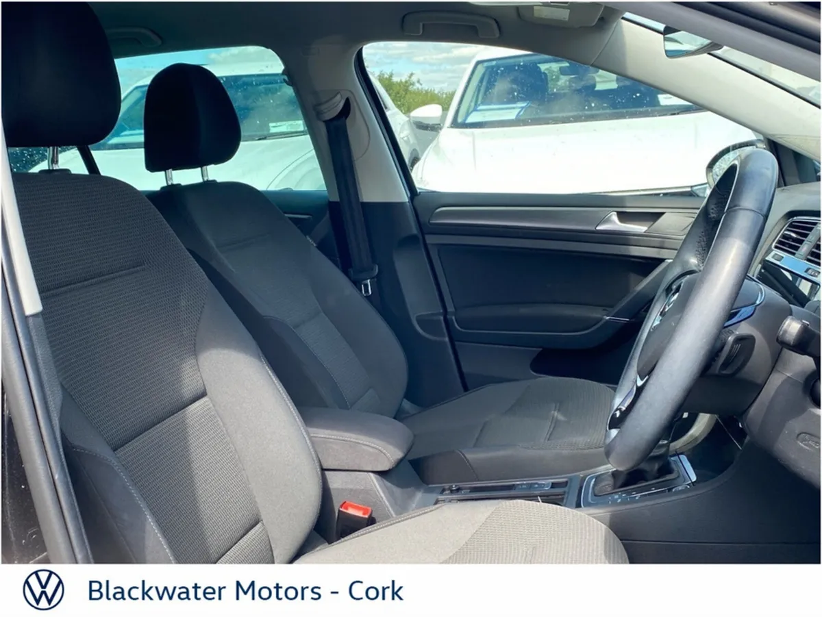 Volkswagen Golf Hatchback, Petrol, 2017, 