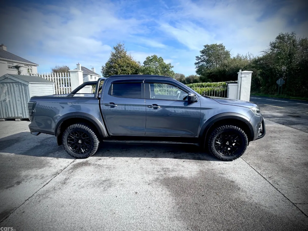 Isuzu D-Max Pick Up, Diesel, 2026, Grey