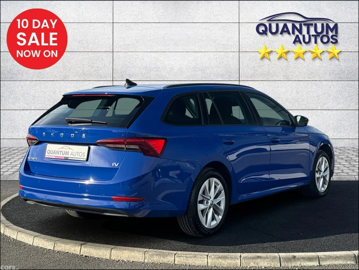 Skoda Octavia Estate, Petrol Plug-in Hybrid, 2023, Blue
