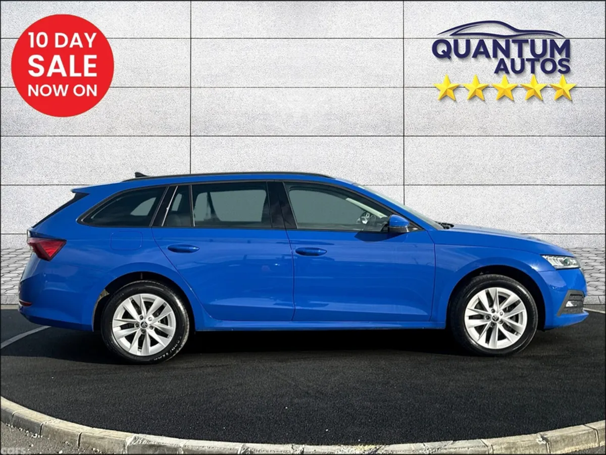 Skoda Octavia Estate, Petrol Plug-in Hybrid, 2023, Blue