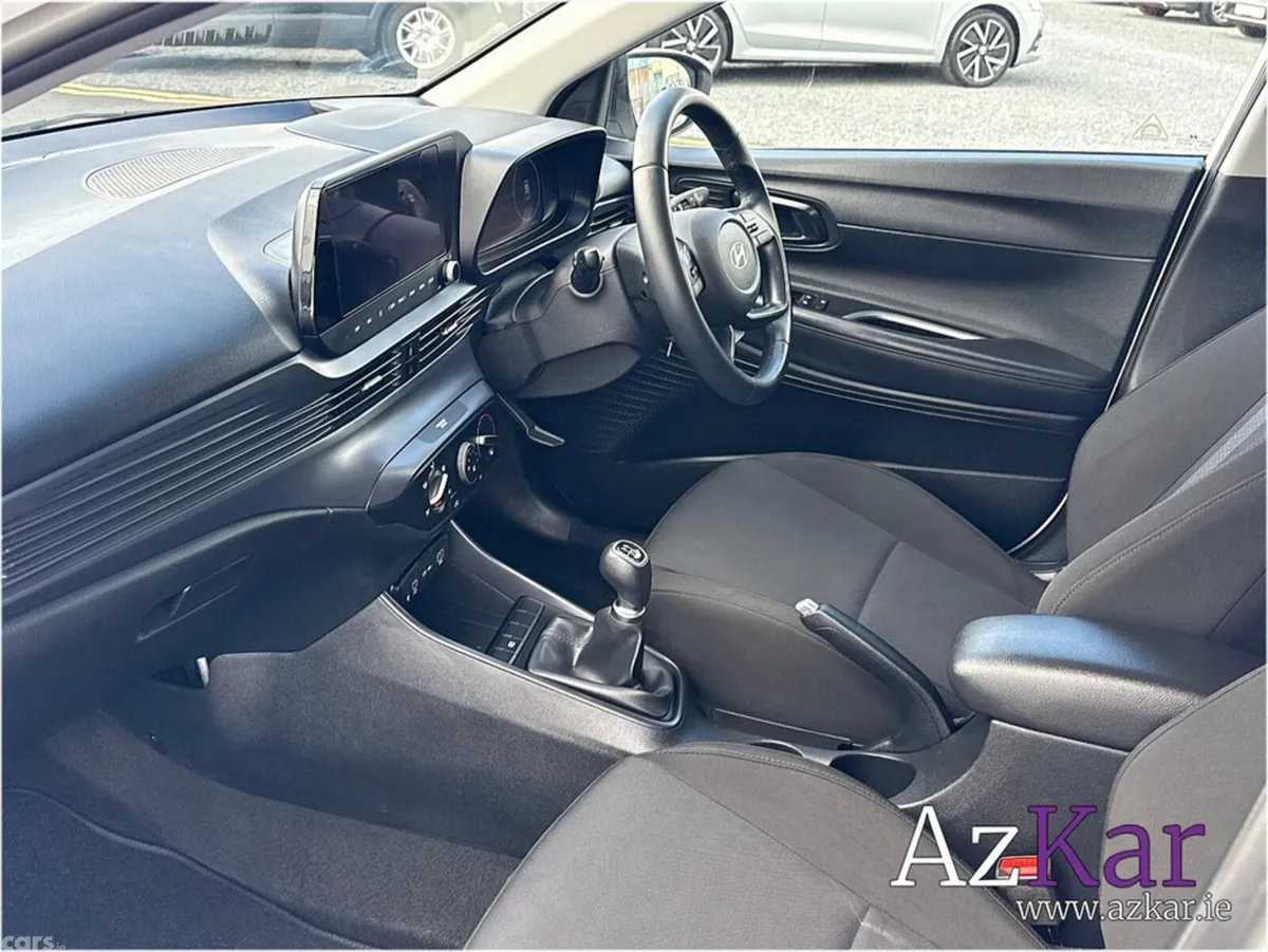 Hyundai i20 Hatchback, Petrol, 2025, White
