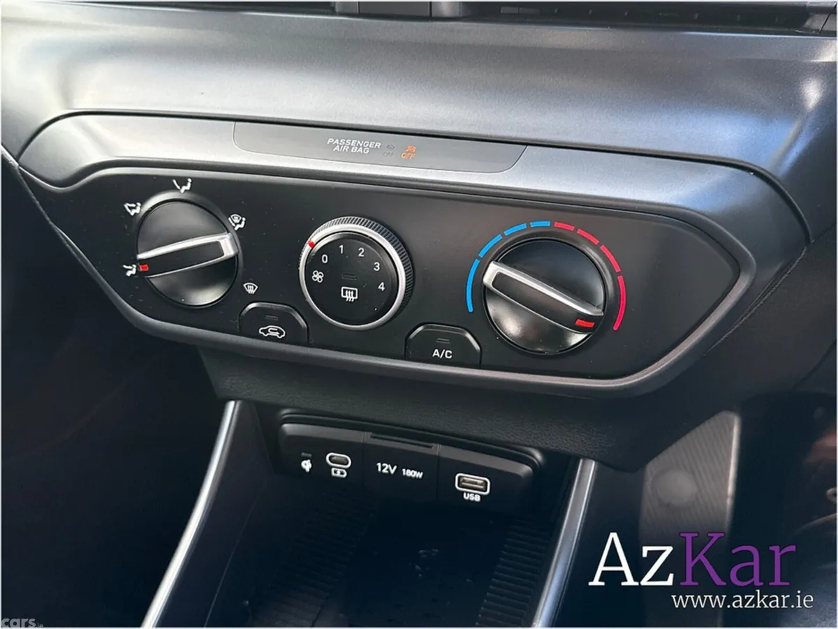 Hyundai i20 Hatchback, Petrol, 2025, White