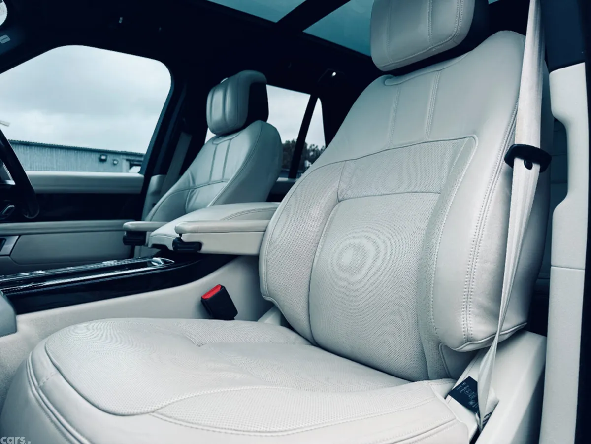 Land Rover Range Rover Estate, Diesel, 2018, Black