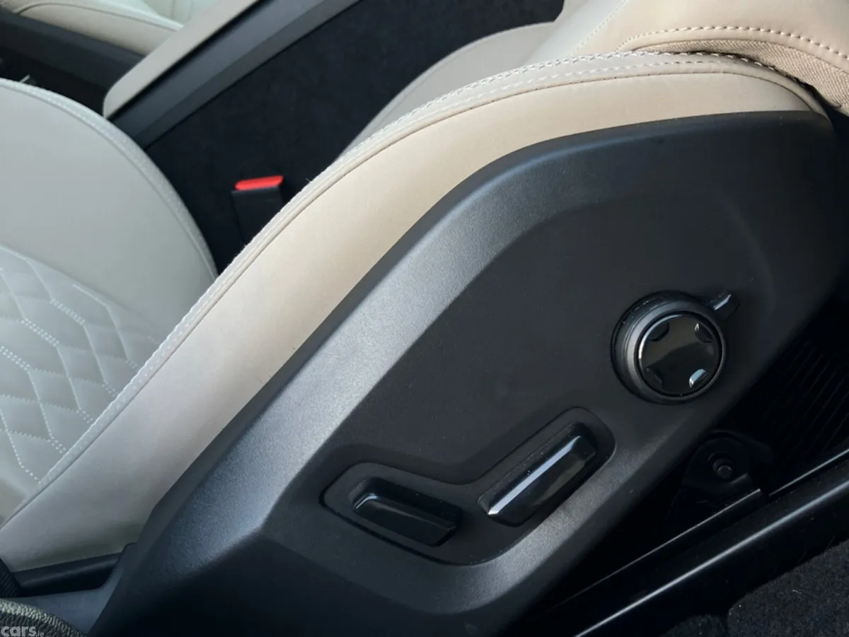 Volvo XC60 SUV, Petrol Plug-in Hybrid, 2026, Silver