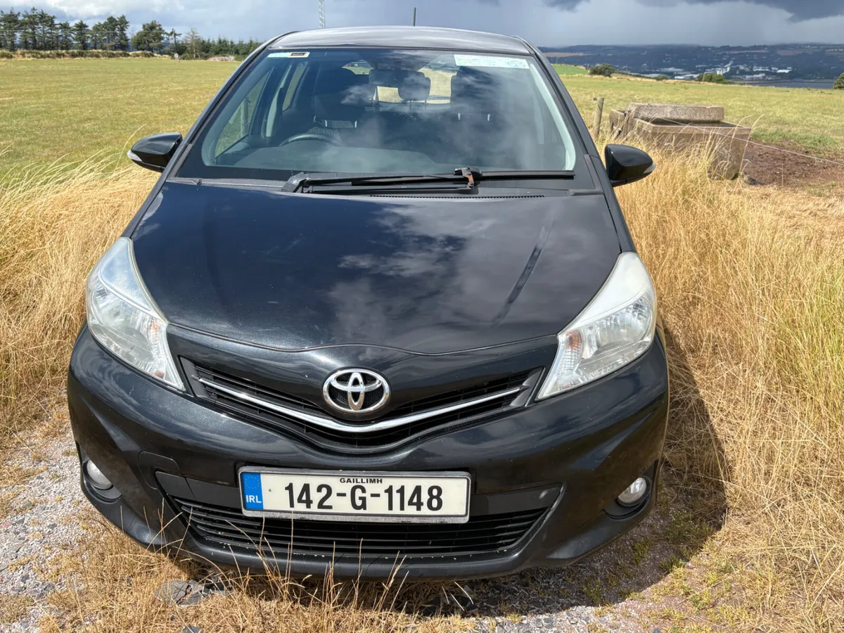Toyota Yaris Hatchback, Petrol, 2014, Black