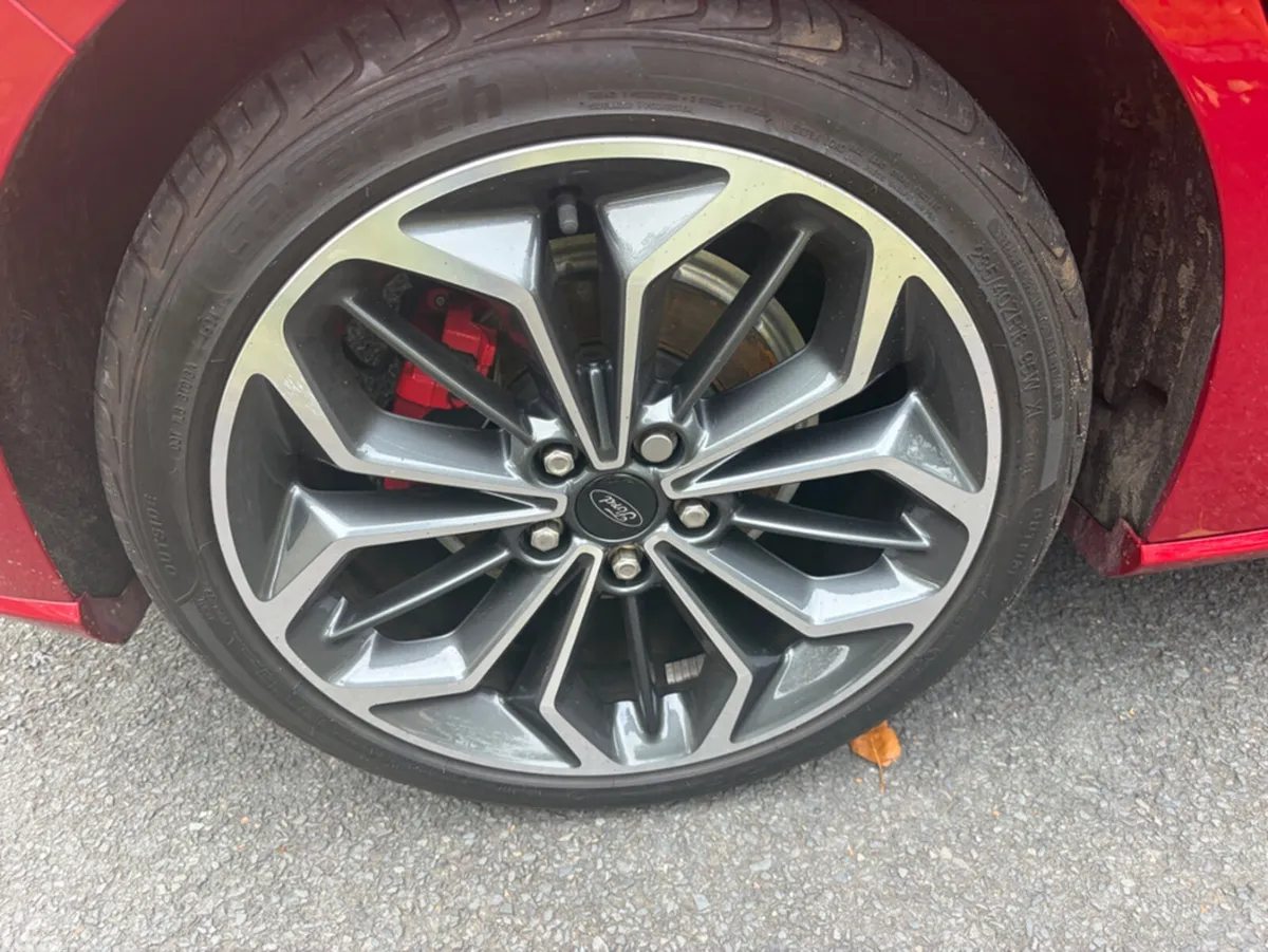 Ford Focus Hatchback, Petrol Hybrid, 2023, Red