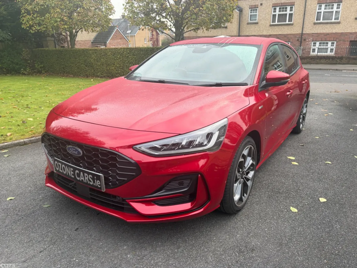 Ford Focus Hatchback, Petrol Hybrid, 2023, Red