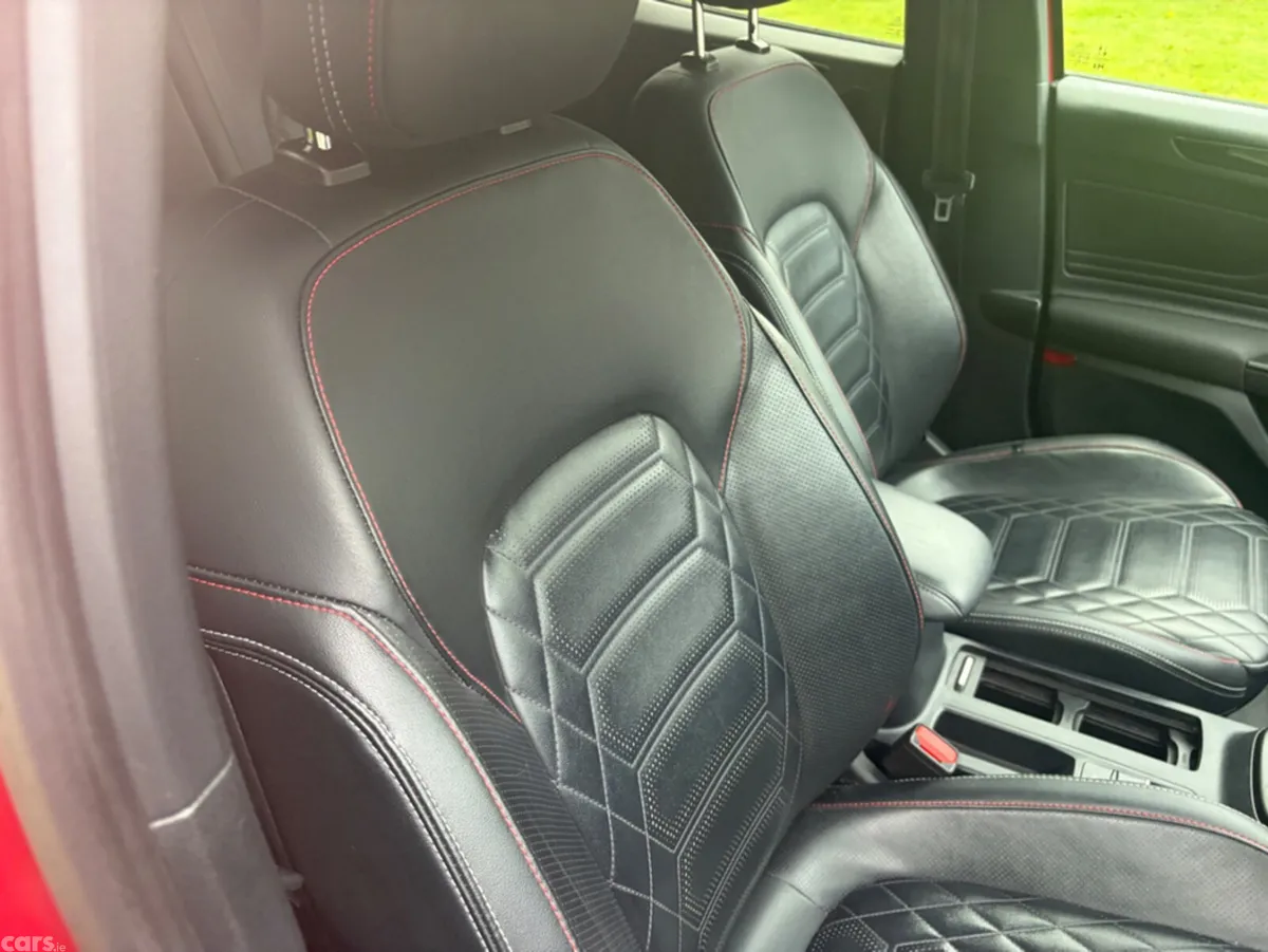 Ford Focus Hatchback, Petrol Hybrid, 2023, Red
