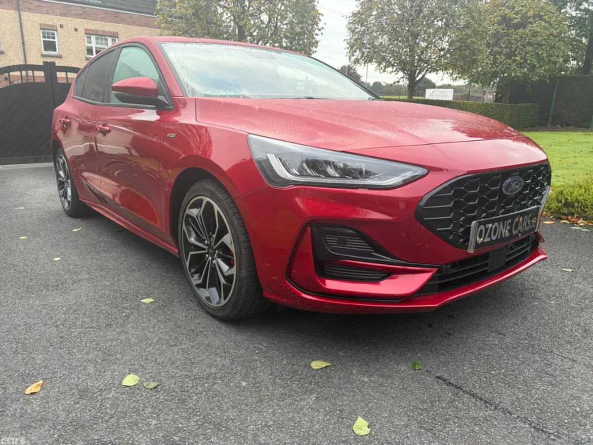 Ford Focus Hatchback, Petrol Hybrid, 2023, Red