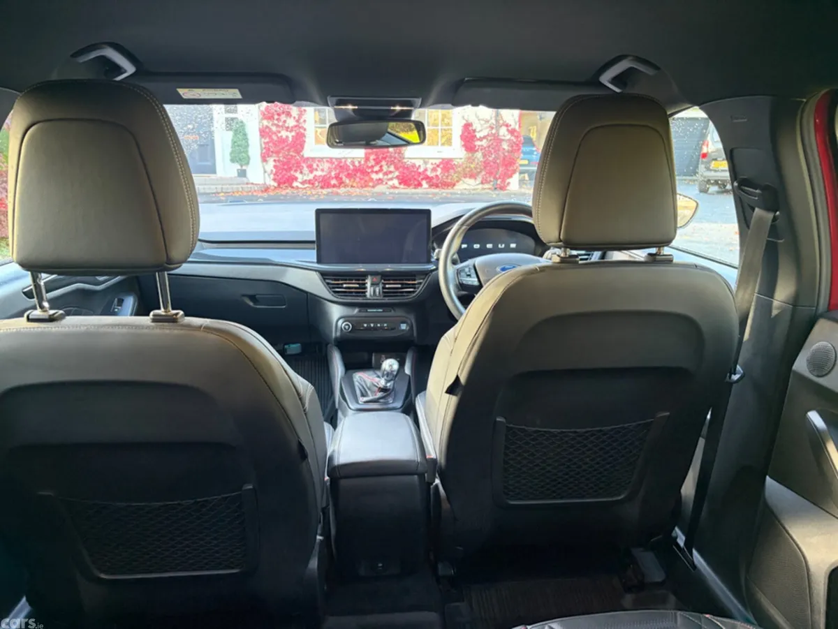Ford Focus Hatchback, Petrol Hybrid, 2023, Red