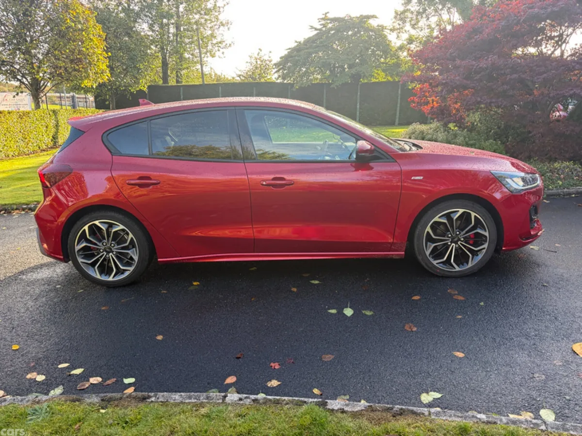 Ford Focus Hatchback, Petrol Hybrid, 2023, Red