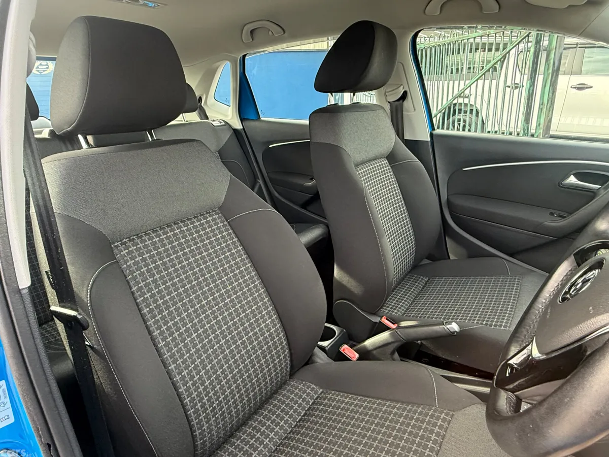 Volkswagen Polo Hatchback, Petrol, 2015, Blue