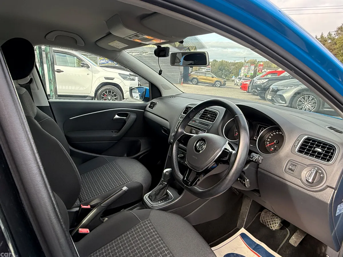 Volkswagen Polo Hatchback, Petrol, 2015, Blue
