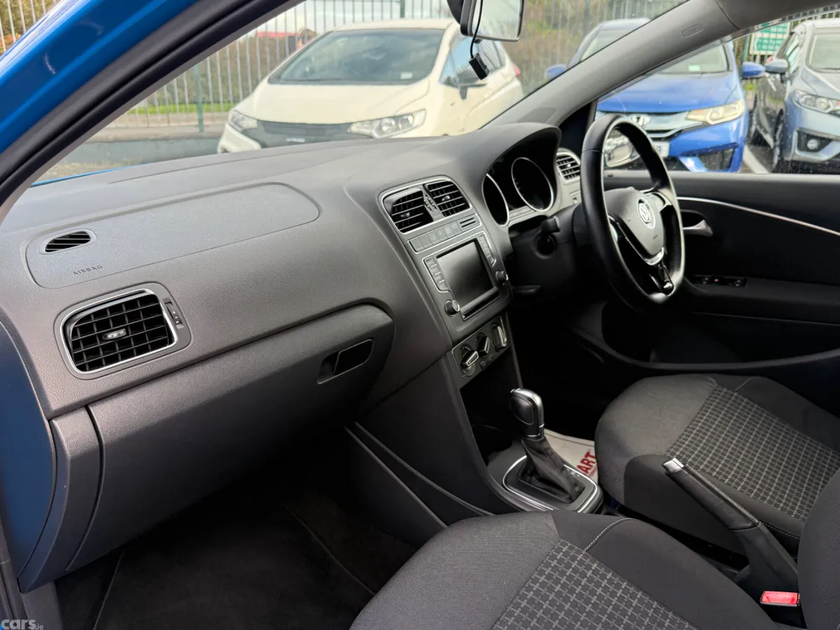 Volkswagen Polo Hatchback, Petrol, 2015, Blue