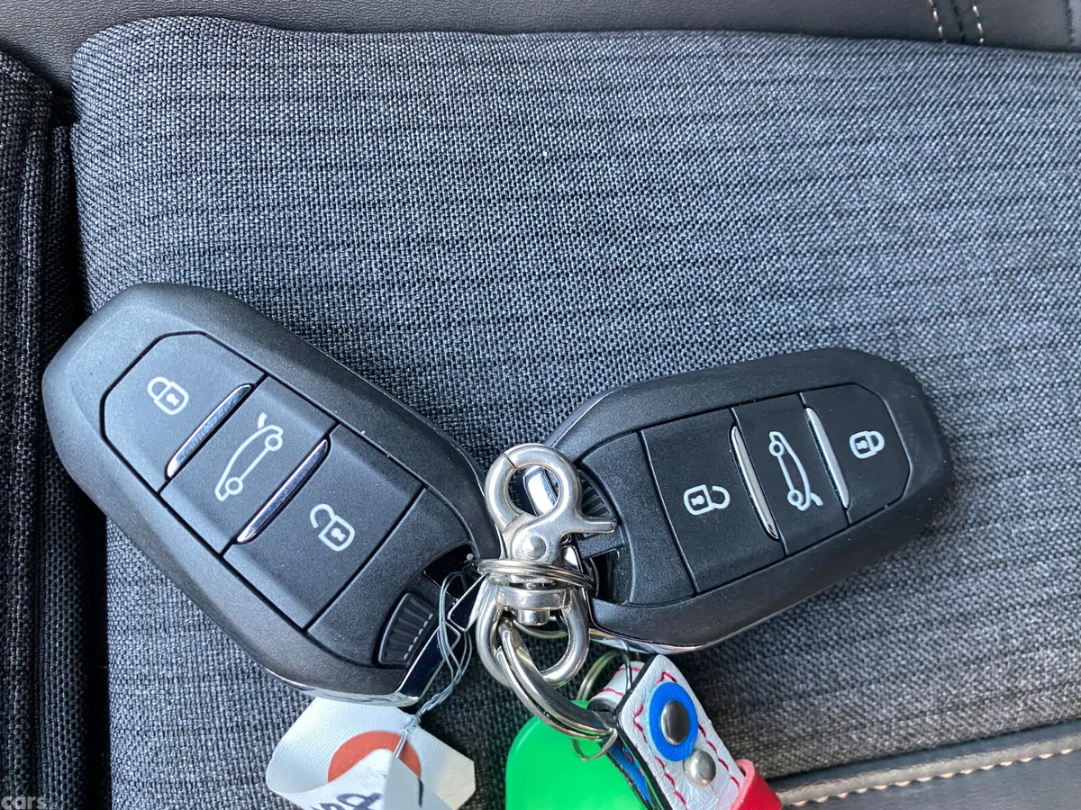 Peugeot 5008 MPV, Diesel, 2021, White