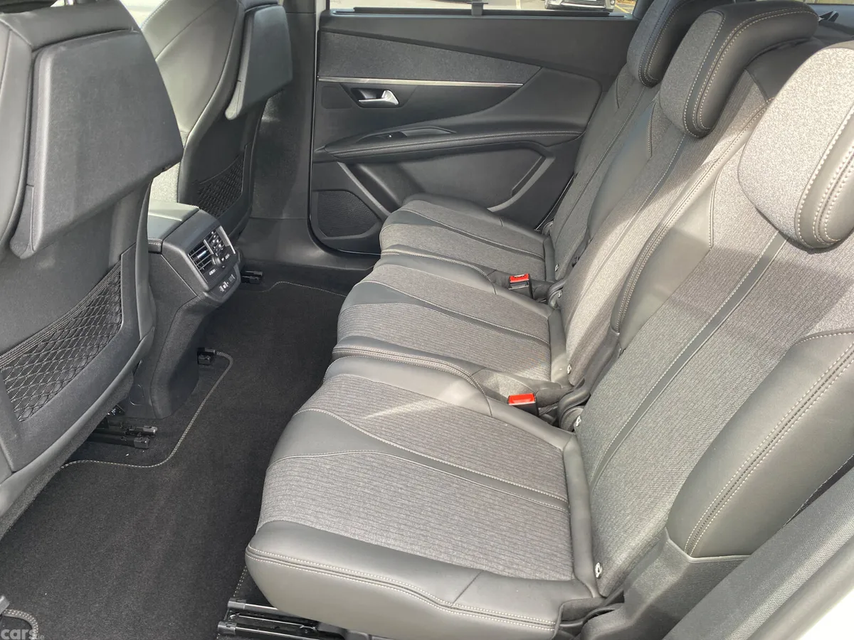 Peugeot 5008 MPV, Diesel, 2021, White