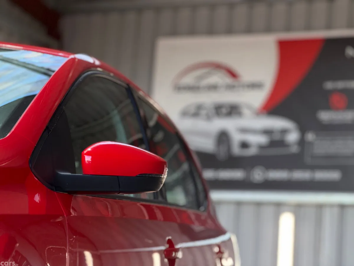 Volkswagen Polo Hatchback, Petrol, 2013, Red