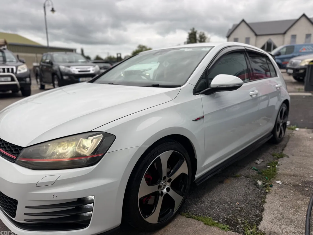 Volkswagen Golf Hatchback, Petrol, 2014, White