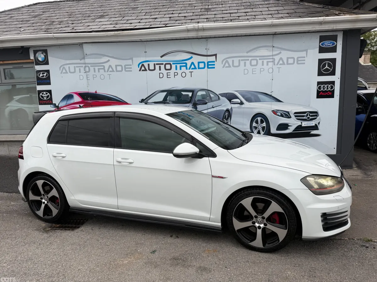Volkswagen Golf Hatchback, Petrol, 2014, White