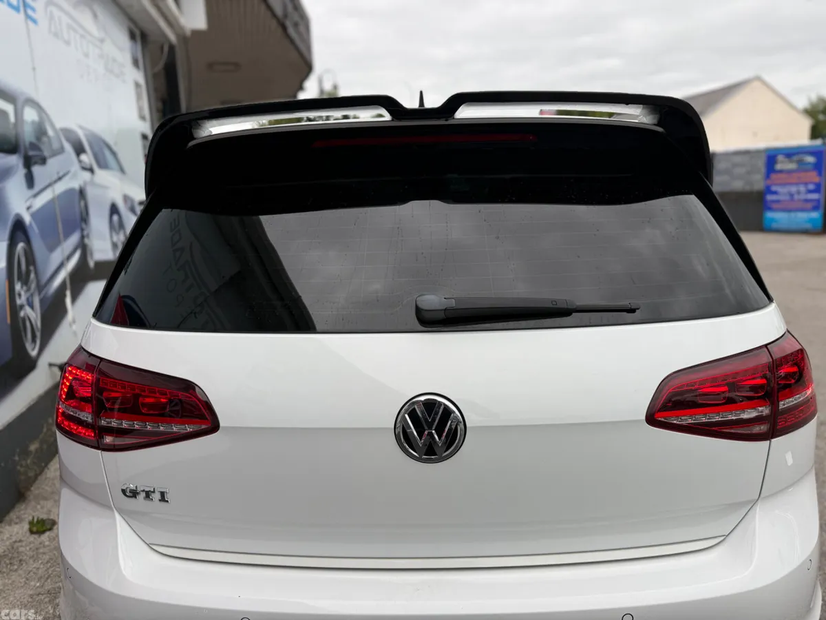 Volkswagen Golf Hatchback, Petrol, 2014, White