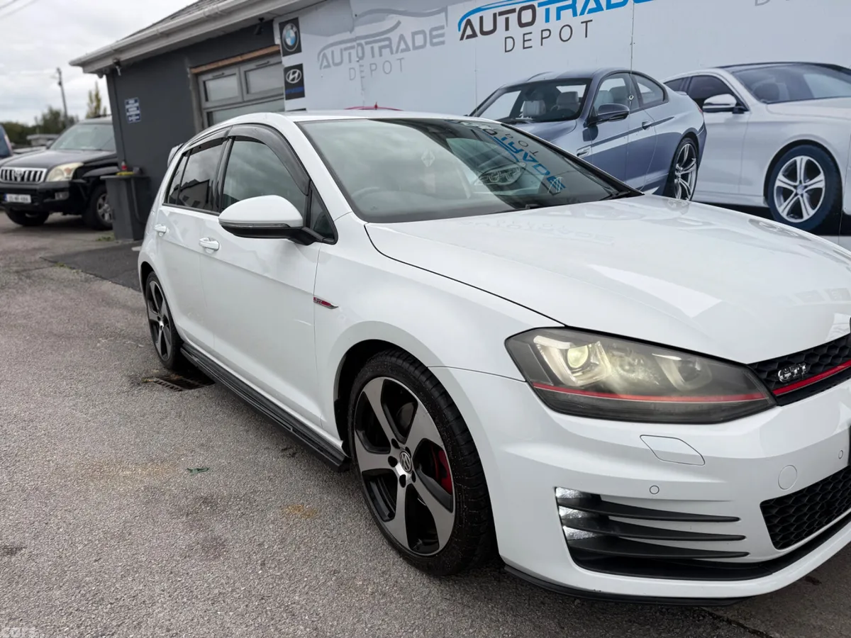 Volkswagen Golf Hatchback, Petrol, 2014, White