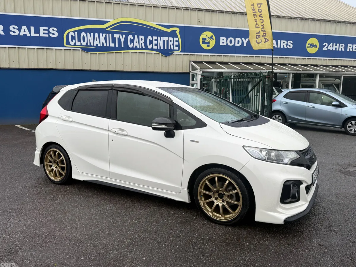 Honda Fit Hatchback, Petrol Hybrid, 2016, White
