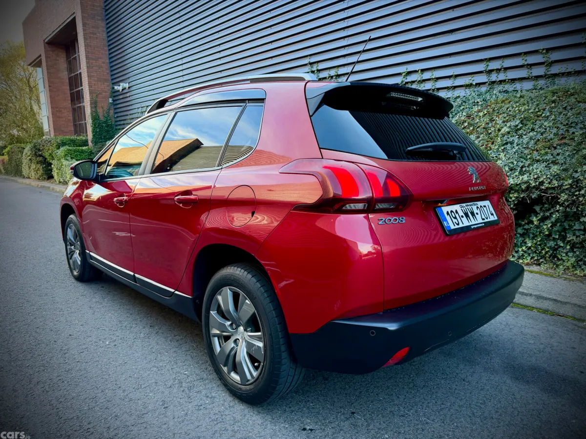 Peugeot 2008 Estate, Petrol, 2019, Red