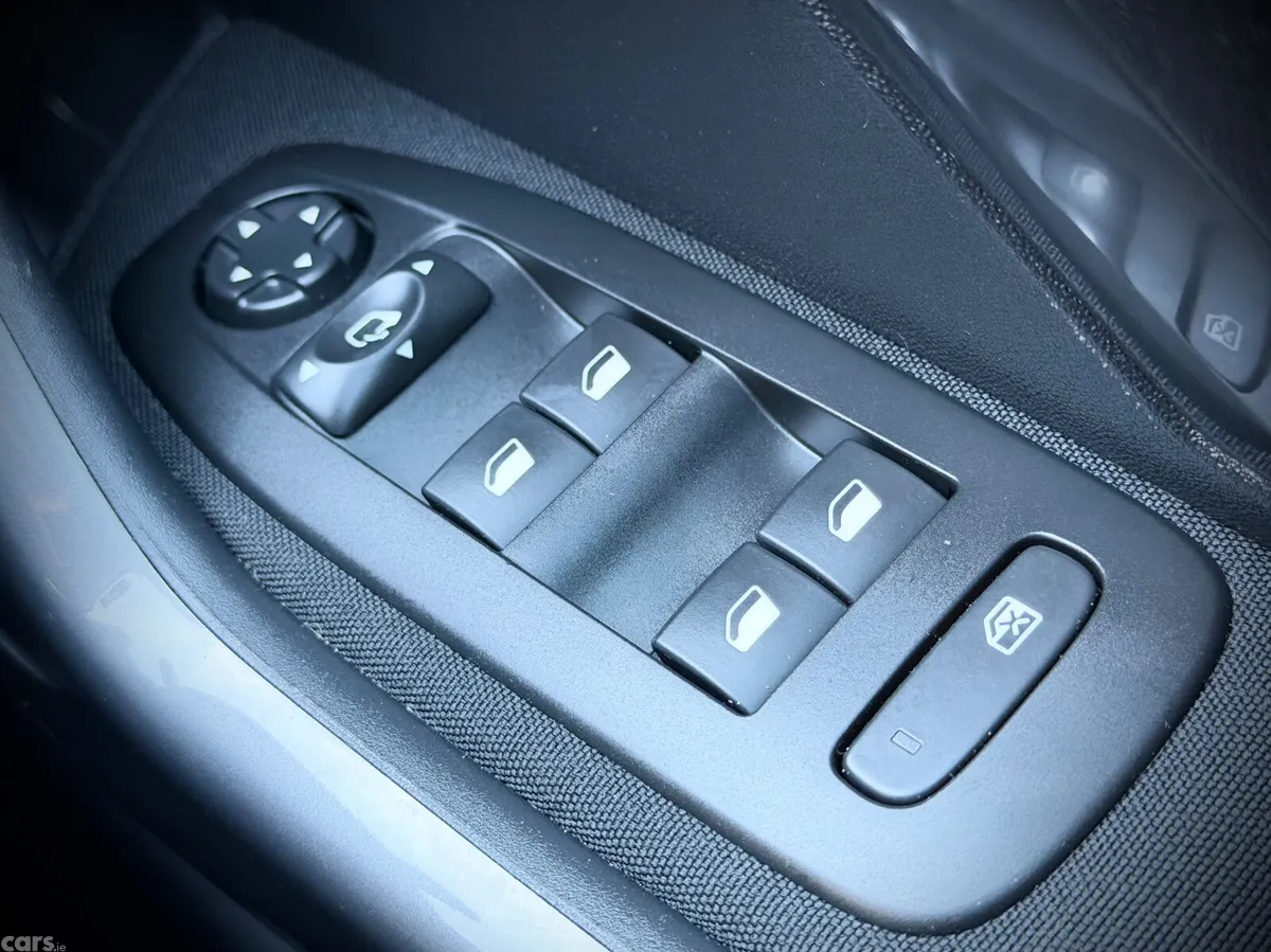 Peugeot 2008 Estate, Petrol, 2019, Red