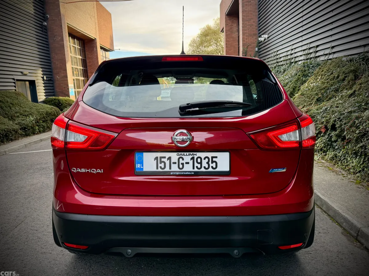 Nissan Qashqai Hatchback, Diesel, 2015, Red