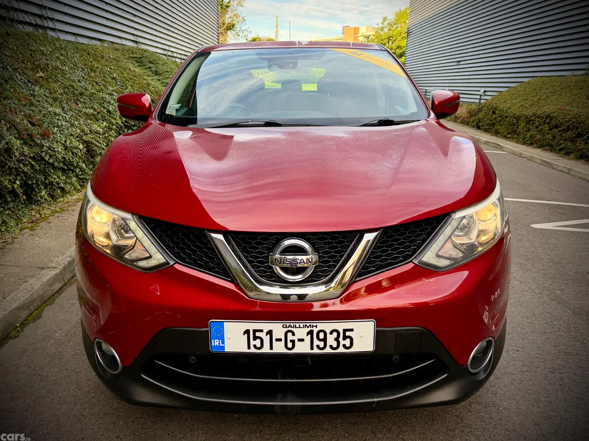 Nissan Qashqai Hatchback, Diesel, 2015, Red