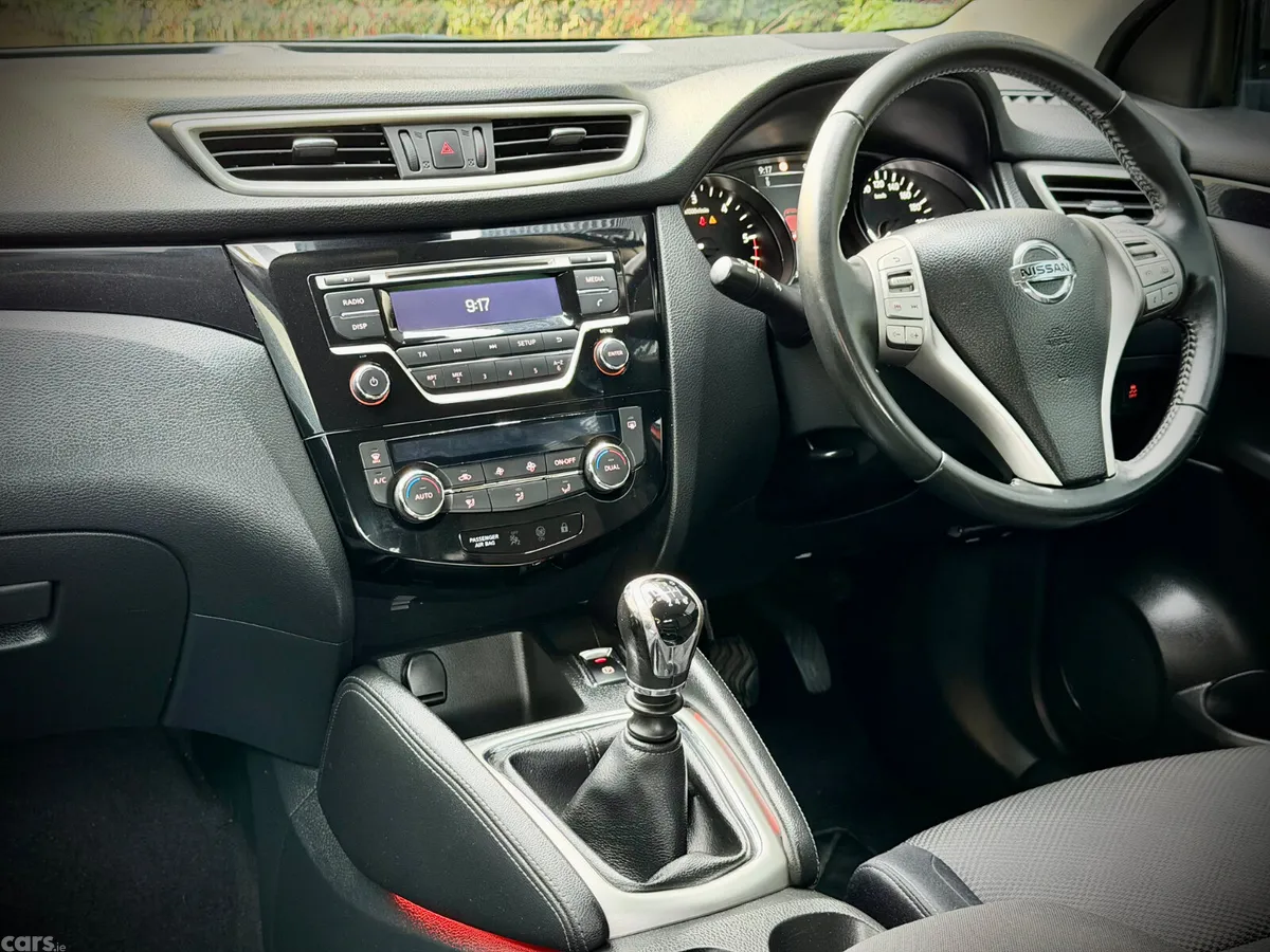 Nissan Qashqai Hatchback, Diesel, 2015, Red