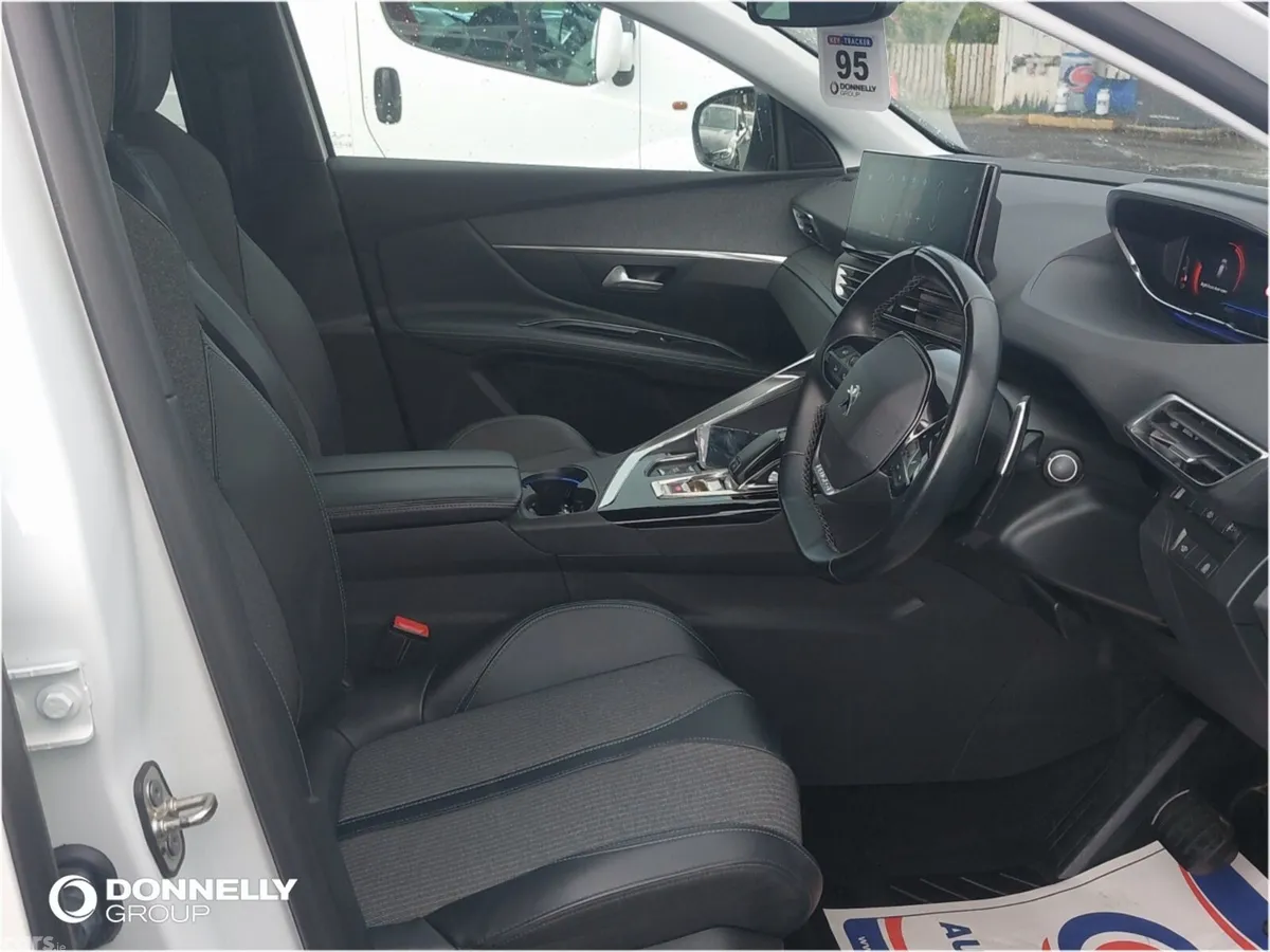 Peugeot 3008 Estate, Petrol, 2021, White