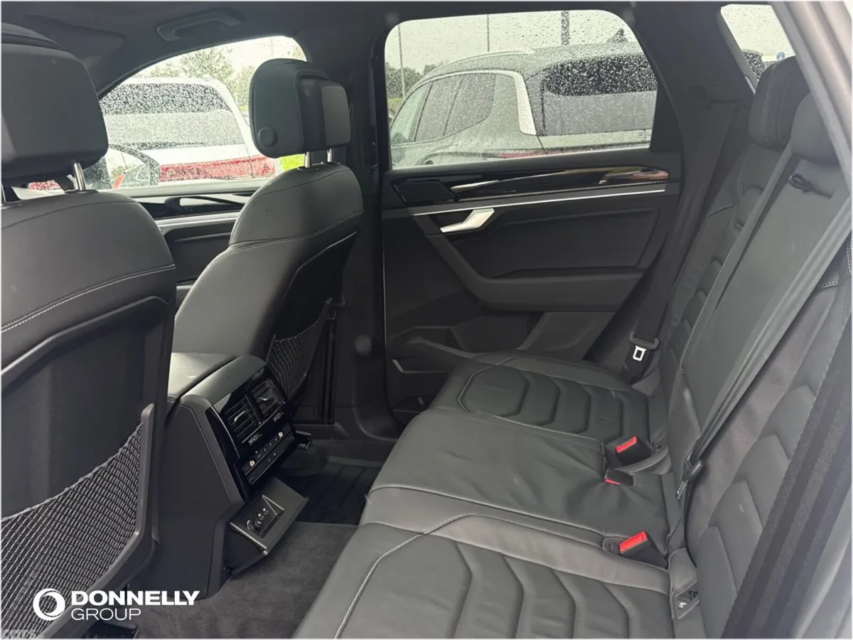 Volkswagen Touareg , Diesel, 2023, White