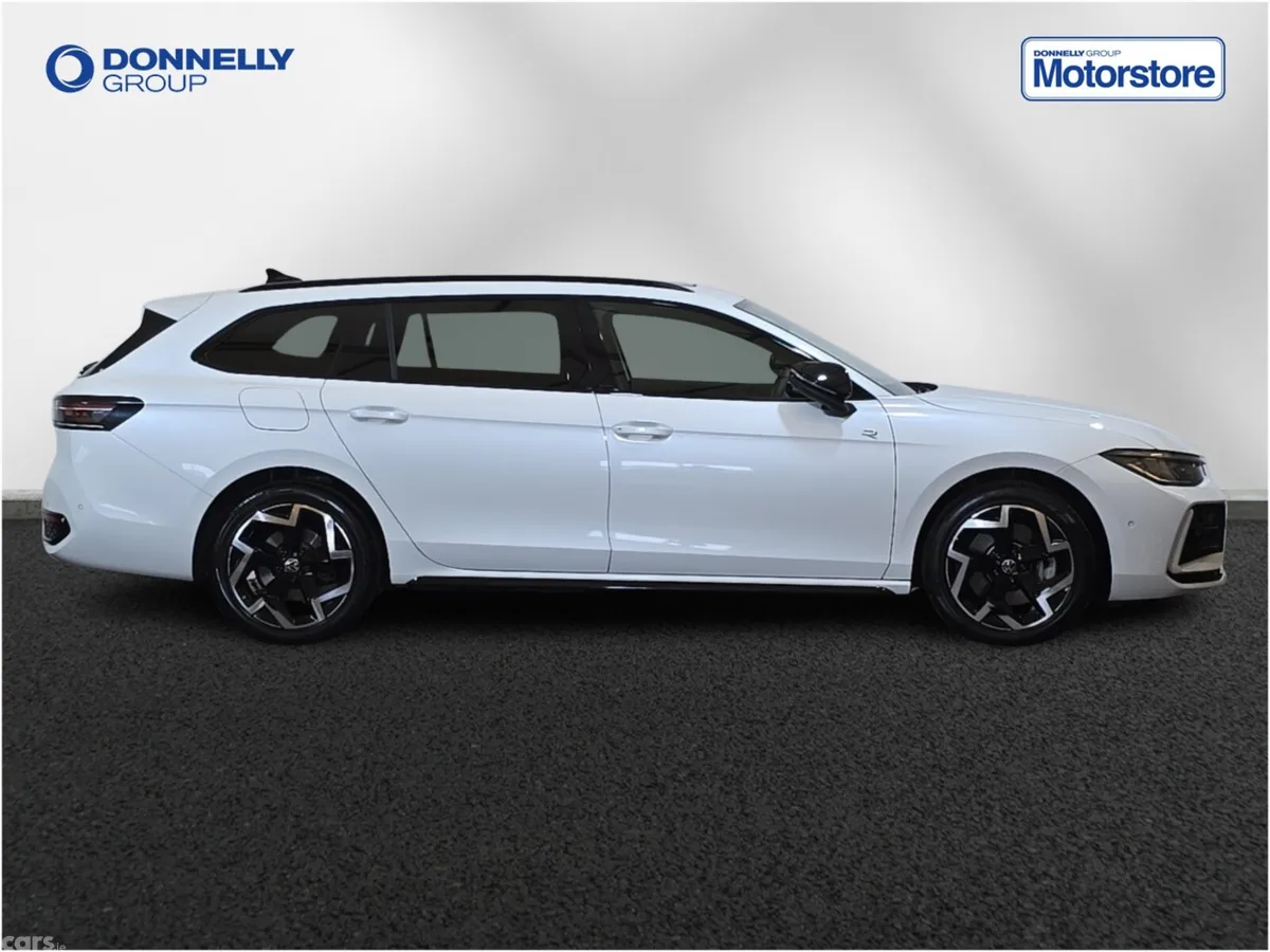Volkswagen Passat Estate, Petrol Hybrid, 2024, White