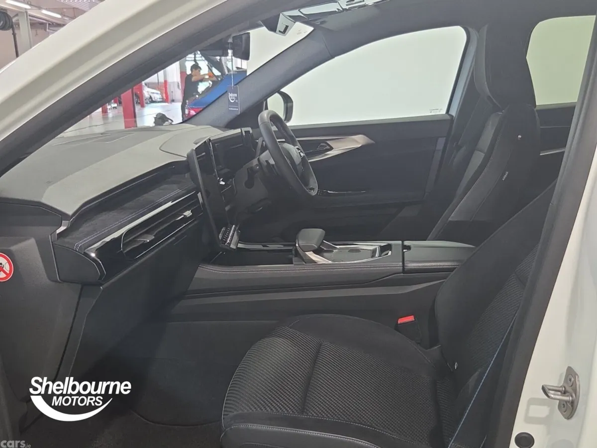 Renault Austral Estate, Petrol Hybrid, 2024, White
