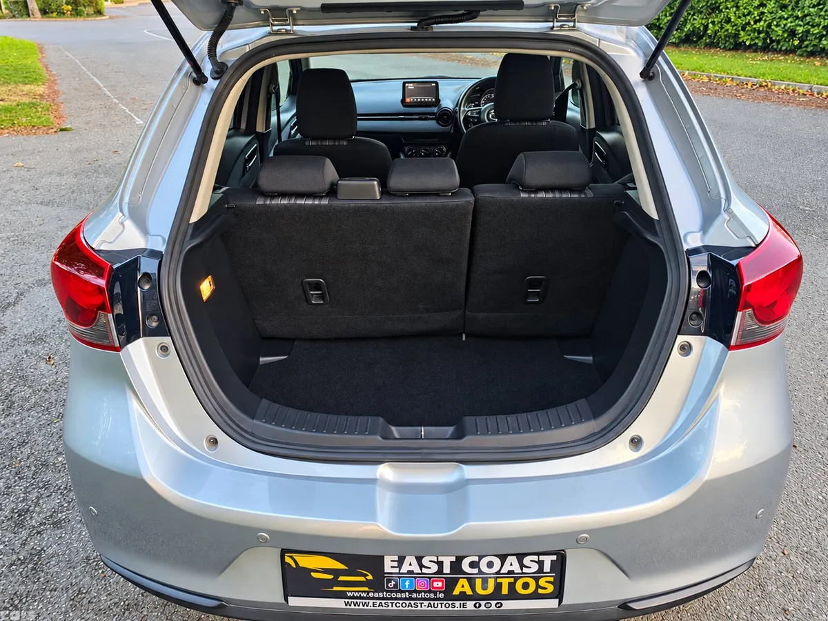 Mazda Mazda2 Hatchback, Petrol, 2021, Silver
