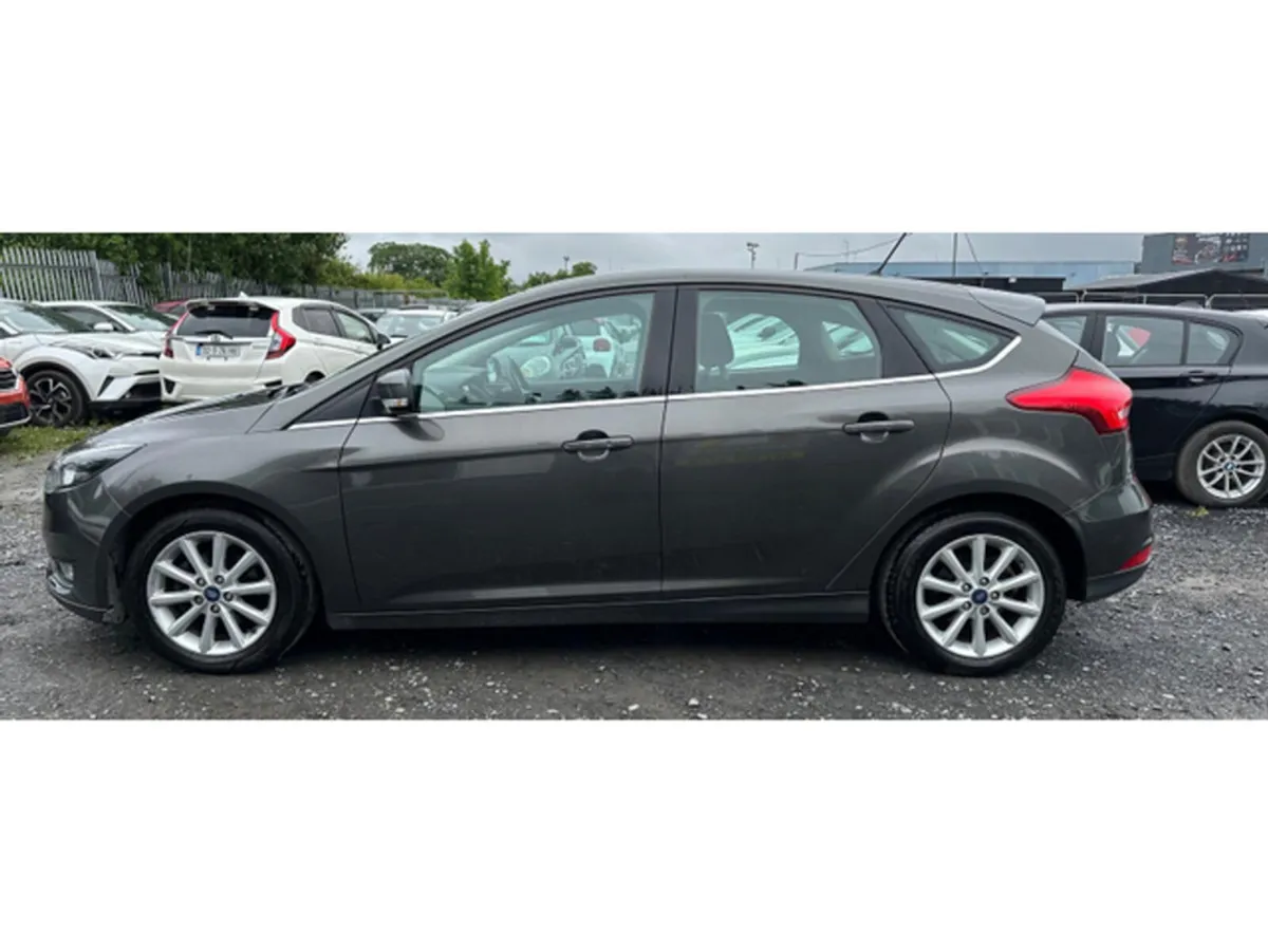 Ford Focus Hatchback, Petrol, 2018, Grey