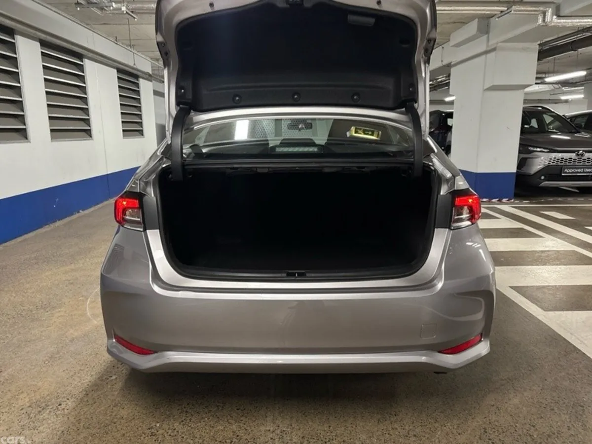 Toyota Corolla Saloon, Petrol Hybrid, 2020, Grey