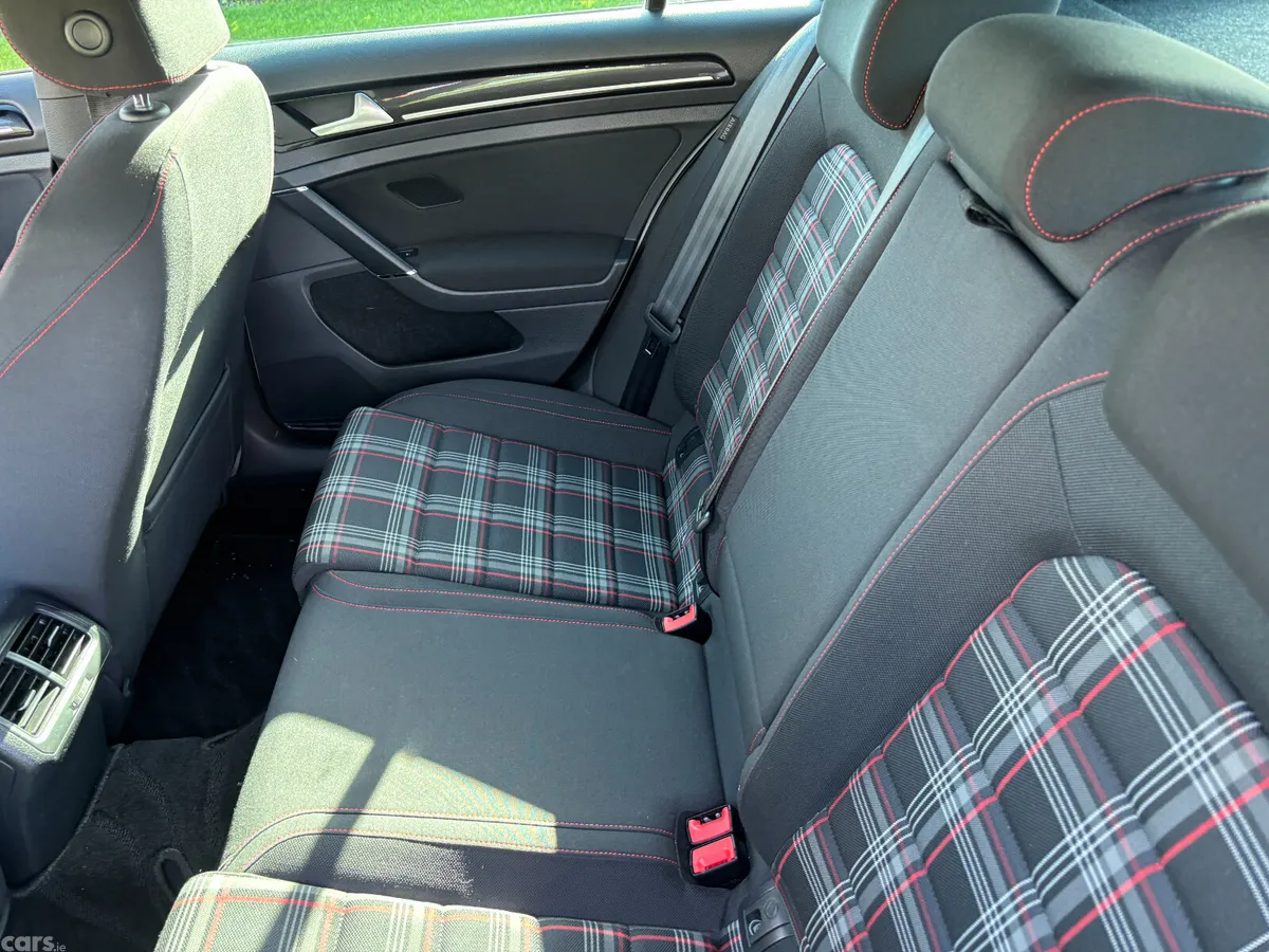 Volkswagen Golf Hatchback, Petrol, 2015, White