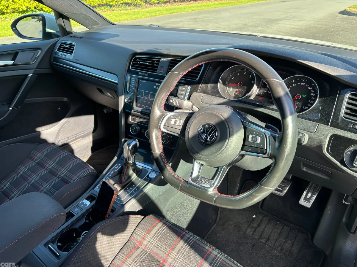 Volkswagen Golf Hatchback, Petrol, 2015, White