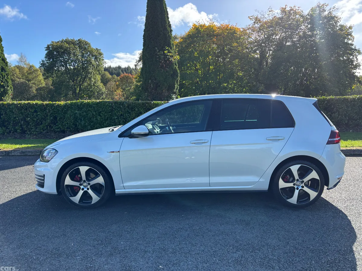 Volkswagen Golf Hatchback, Petrol, 2015, White