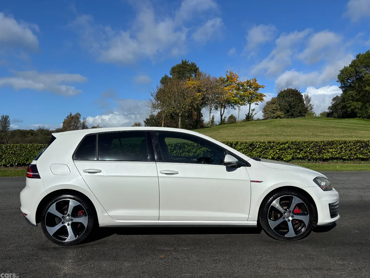 Volkswagen Golf Hatchback, Petrol, 2015, White